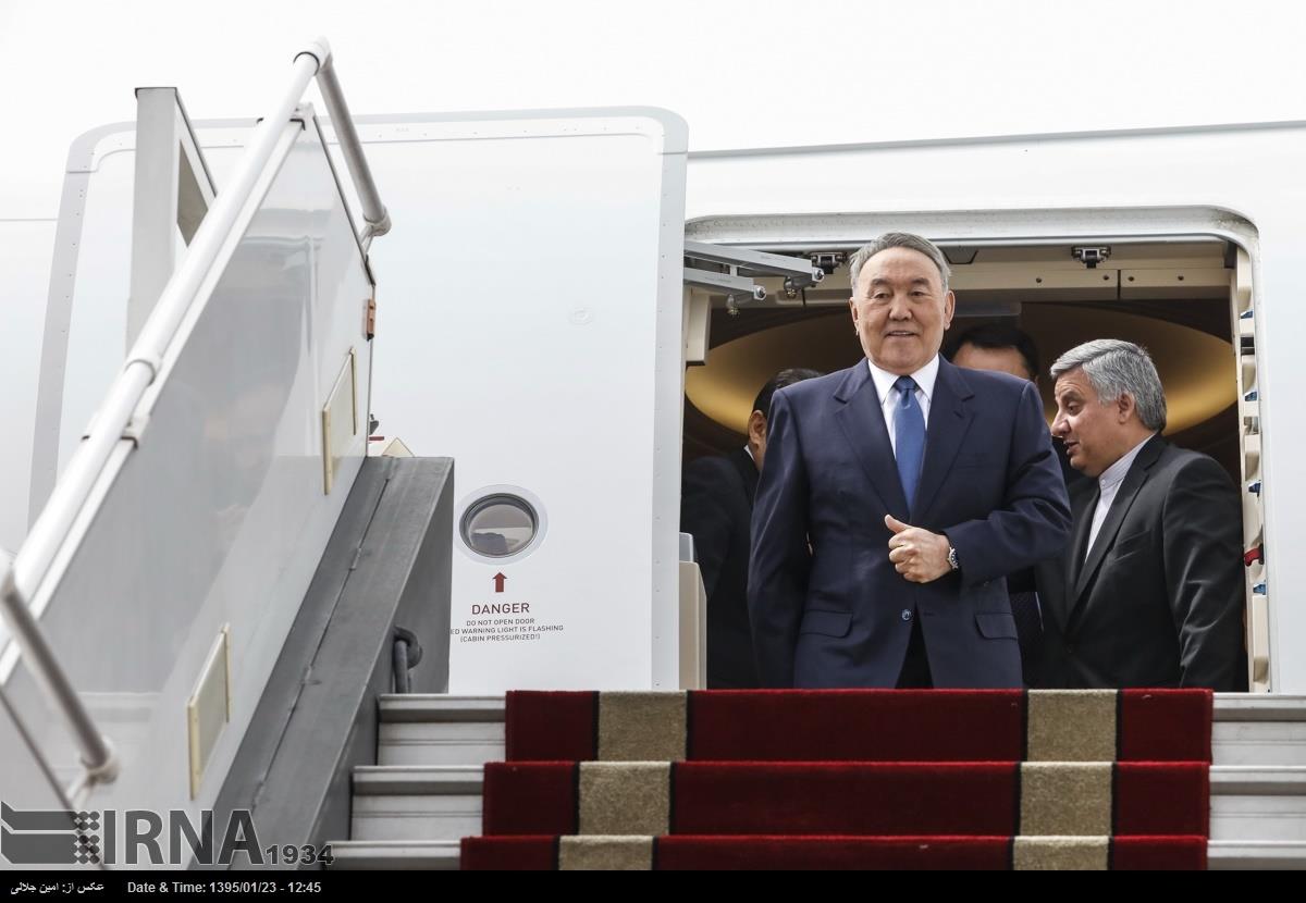 روایت تصویری از روزی که حسن روحانی به استقبال «نظربایف» قزاق رفت